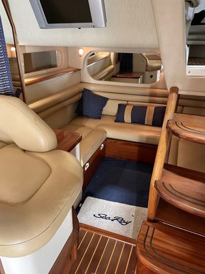 1996 Sea Ray 330 Sundancer Photo 10 of 37