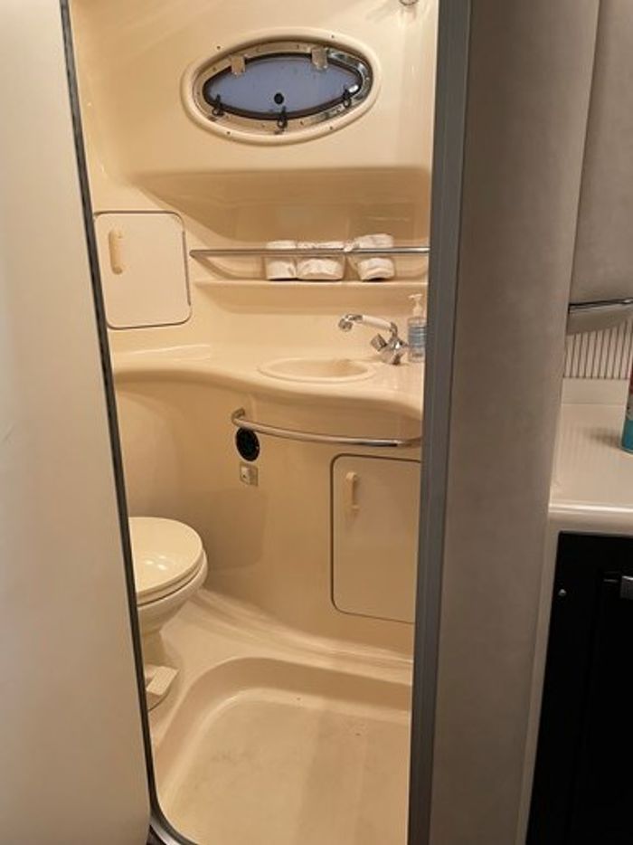 1996 Sea Ray 330 Sundancer Photo 9 of 37