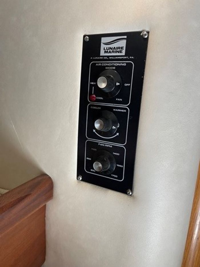 1996 Sea Ray 330 Sundancer Photo 18 of 37