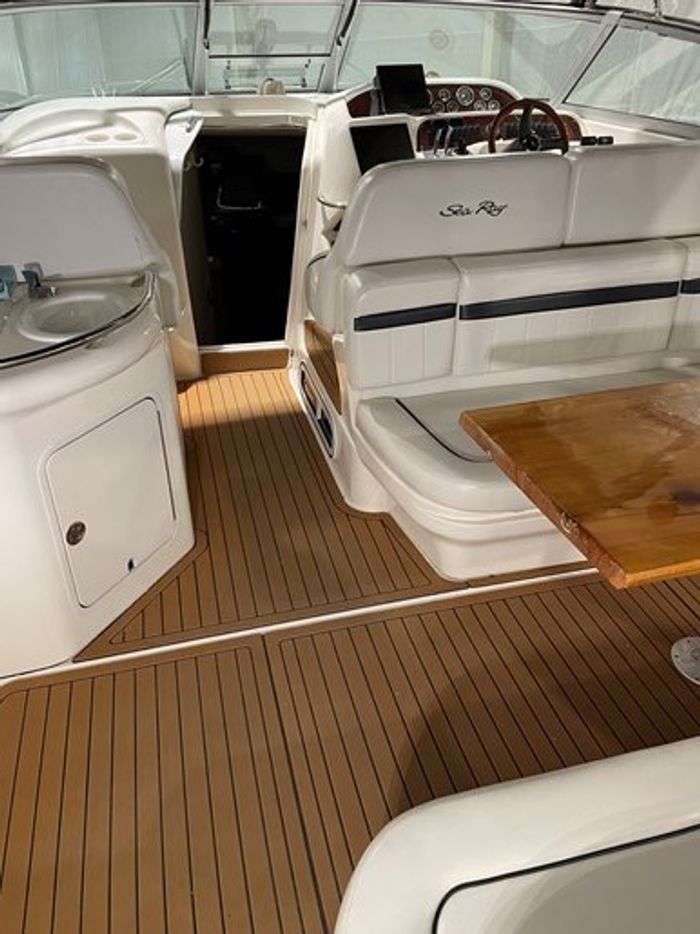 1996 Sea Ray 330 Sundancer Photo 26 of 37
