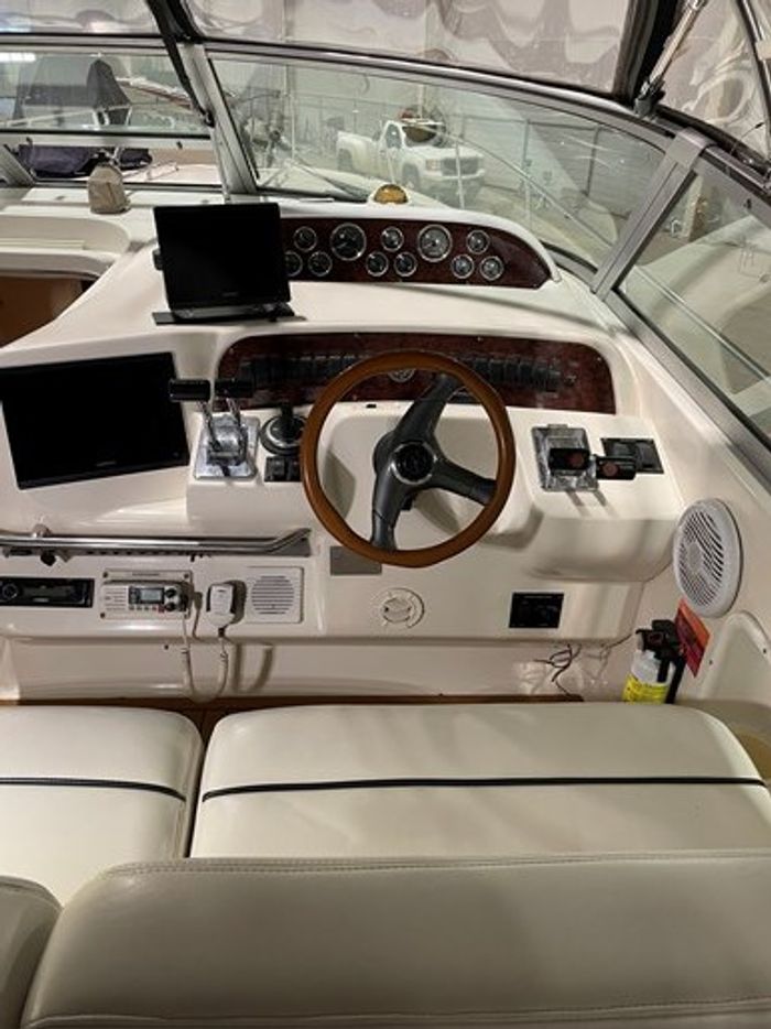 1996 Sea Ray 330 Sundancer Photo 21 of 37