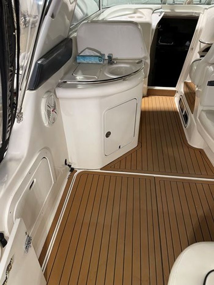 1996 Sea Ray 330 Sundancer Photo 27 of 37