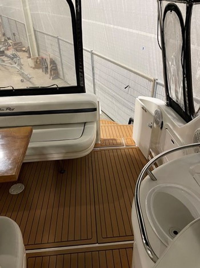 1996 Sea Ray 330 Sundancer Photo 28 of 37