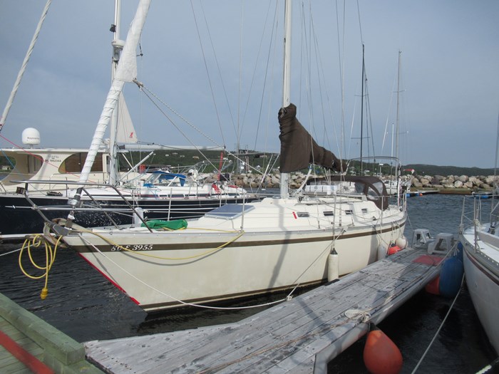 1981 CS Yachts 36 Deep Draft Version Photo 2 of 25