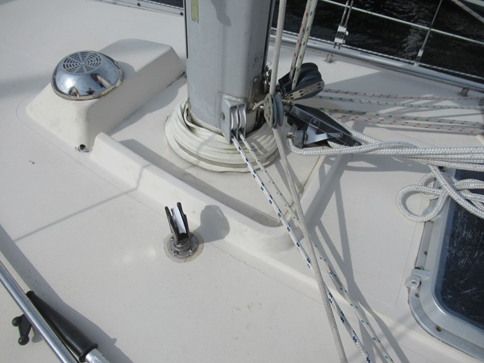 1981 CS Yachts 36 Deep Draft Version Photo 7 of 25