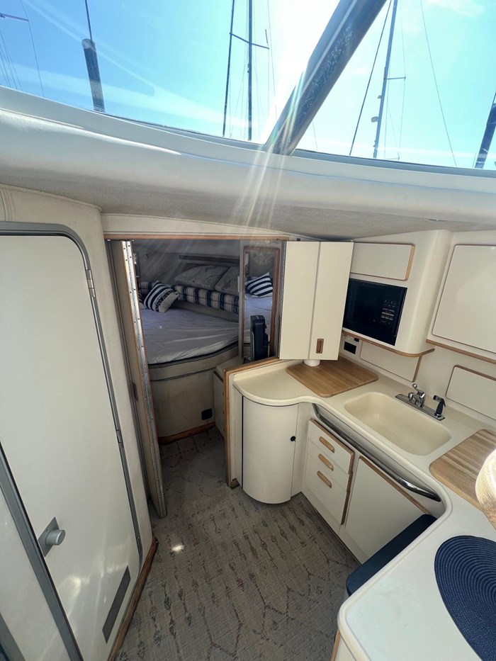 1992 Sea Ray 370 Sedan Bridge Photo 10 of 13