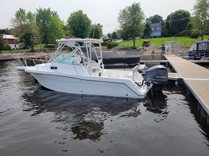 2000 robalo 2440 Photo 1 of 32
