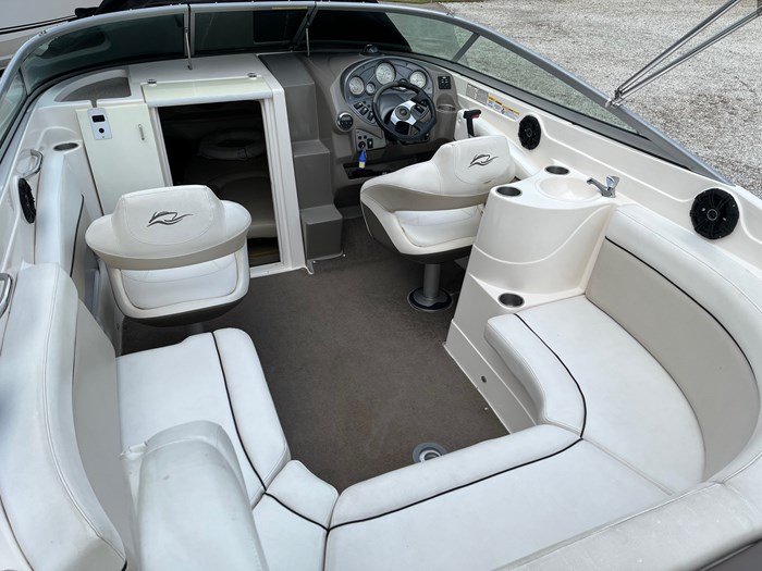 2009 Rinker 246 Captiva Photo 13 of 17