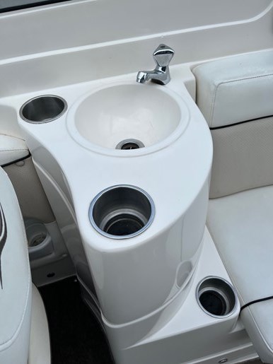2009 Rinker 246 Captiva Photo 11 of 17
