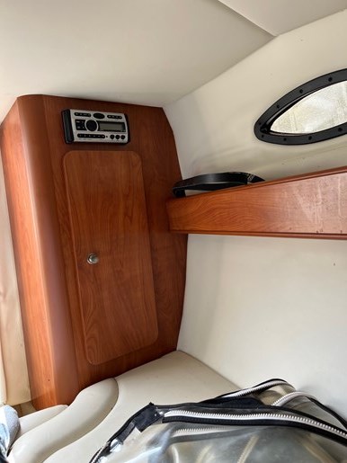 2009 Rinker 246 Captiva Photo 15 of 17