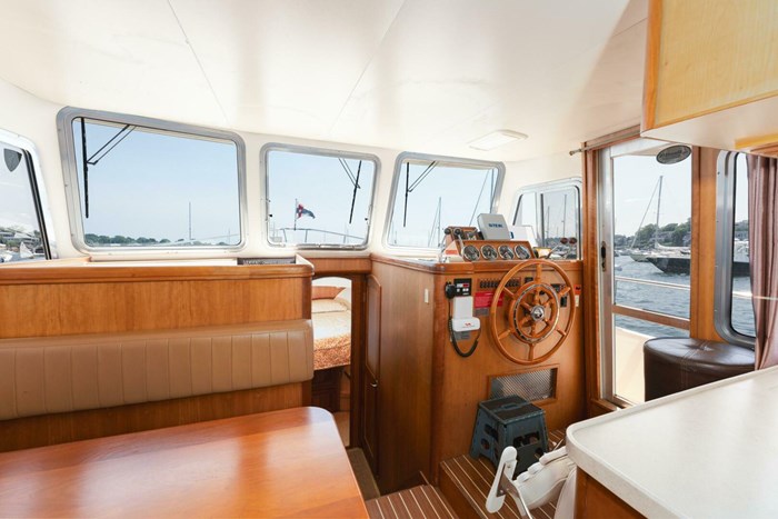 2005 Mainship 400 Trawler Photo 29 of 37
