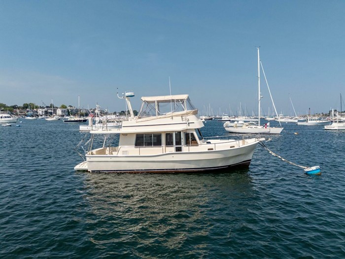 2005 Mainship 400 Trawler Photo 1 of 37