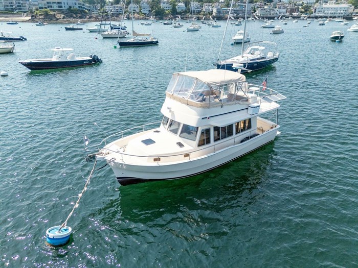 2005 Mainship 400 Trawler Photo 2 of 37
