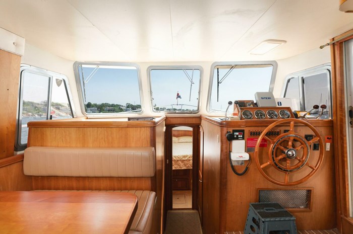 2005 Mainship 400 Trawler Photo 31 of 37