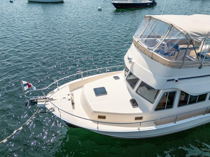 2005 Mainship 400 Trawler Photo 4 of 37