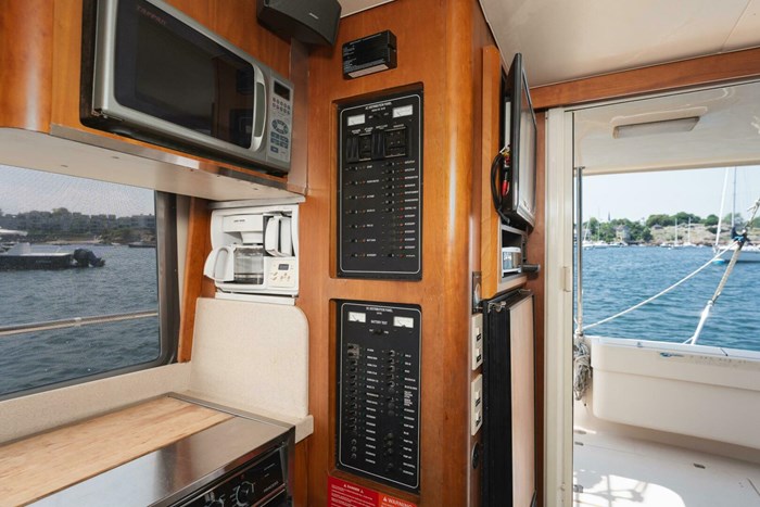 2005 Mainship 400 Trawler Photo 26 of 37