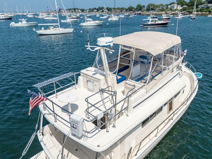 2005 Mainship 400 Trawler Photo 5 of 37