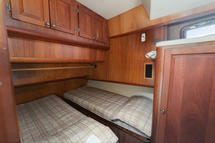 2005 Mainship 400 Trawler Photo 33 of 37