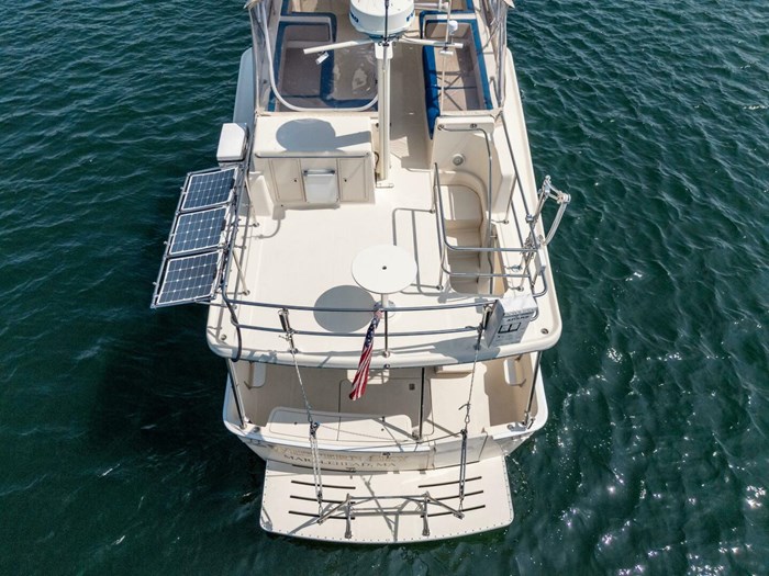 2005 Mainship 400 Trawler Photo 6 of 37
