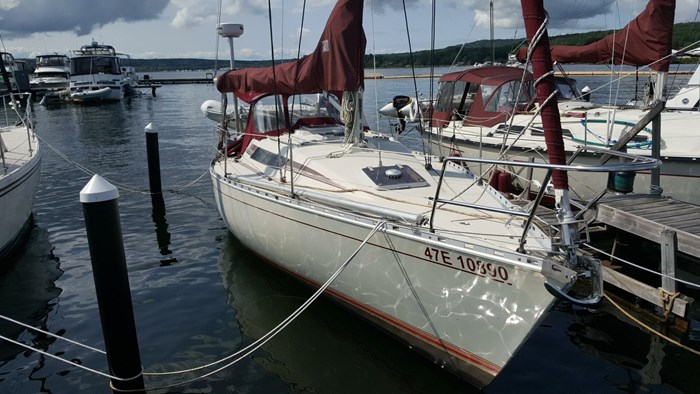1984 Beneteau 32.5 First Photo 1 sur 22