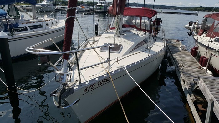 1984 Beneteau 32.5 First Photo 2 sur 22
