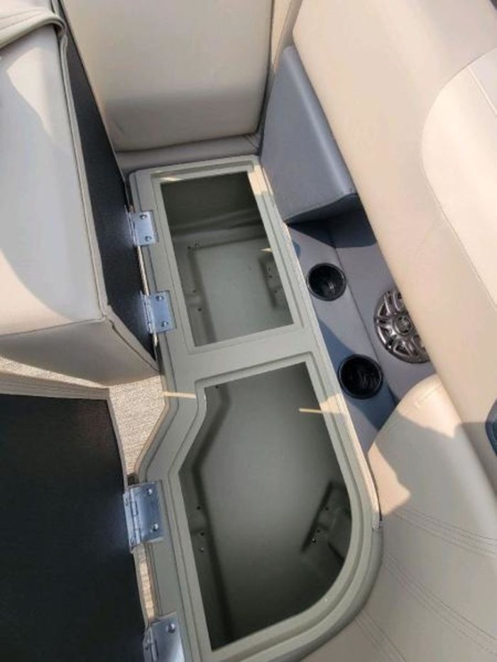 2025 Godfrey Pontoons SWEETWATER 2086 CRUISE SE Photo 12 of 29