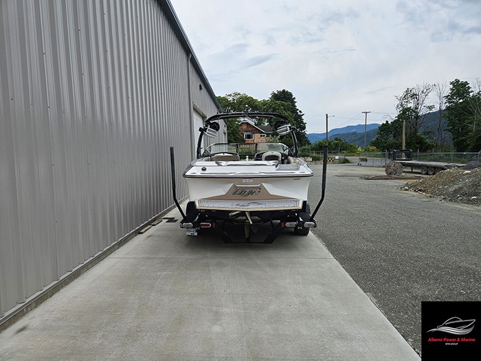 2010 Tige RZ2 Photo 2 of 20