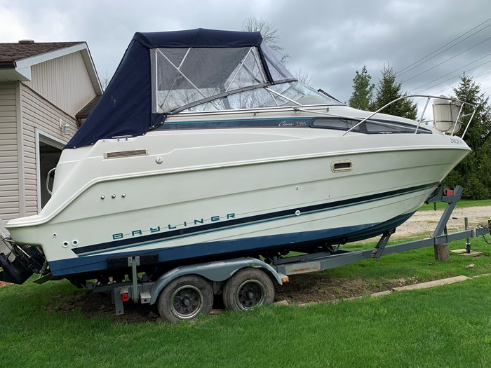1996 Bayliner 2355 Cierra Photo 3 of 14