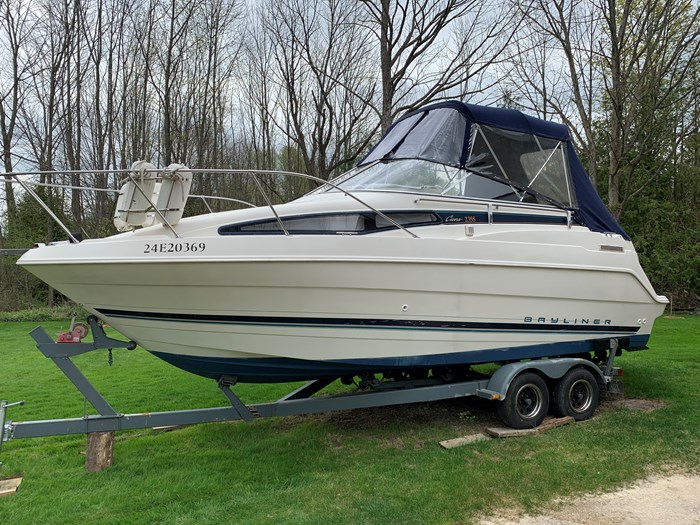 1996 Bayliner 2355 Cierra Photo 4 of 14