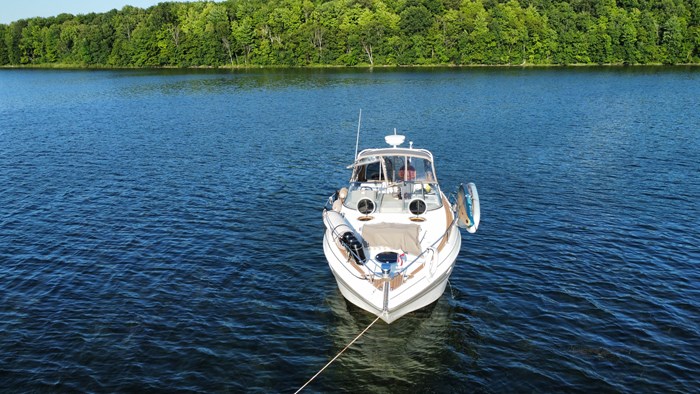 2009 Larson Day cruiser Photo 4 of 25