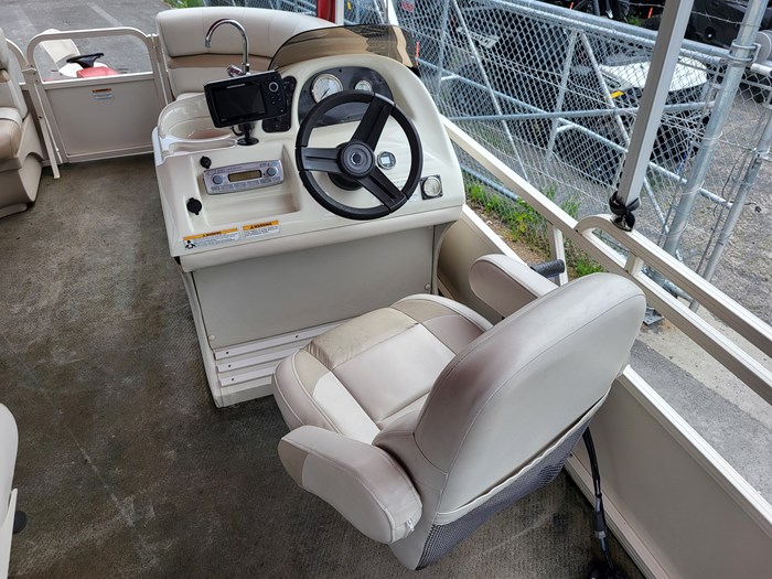 2011 Legend 21 GENESIS FUSION W/ 60HP EVINRUDE AND TRAILER Photo 8 of 14