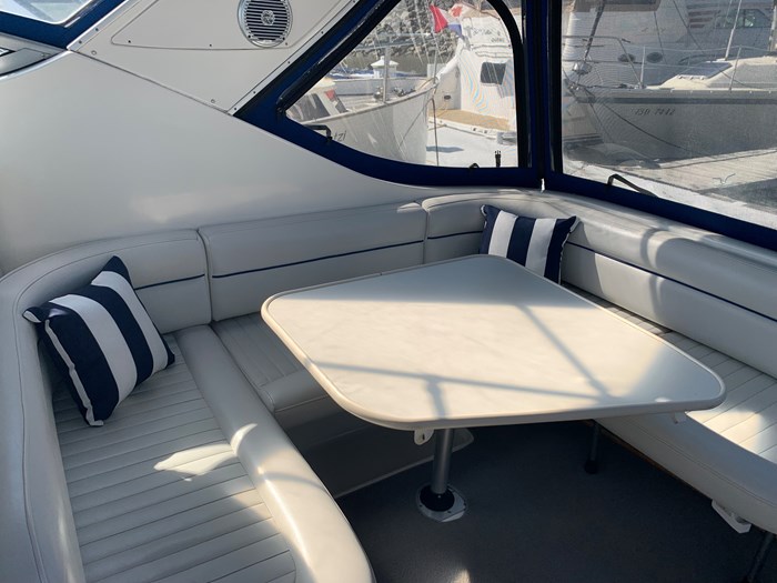 2005 Bayliner 305 Photo 7 of 28
