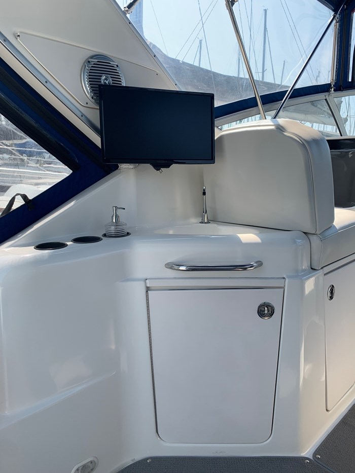 2005 Bayliner 305 Photo 8 of 28