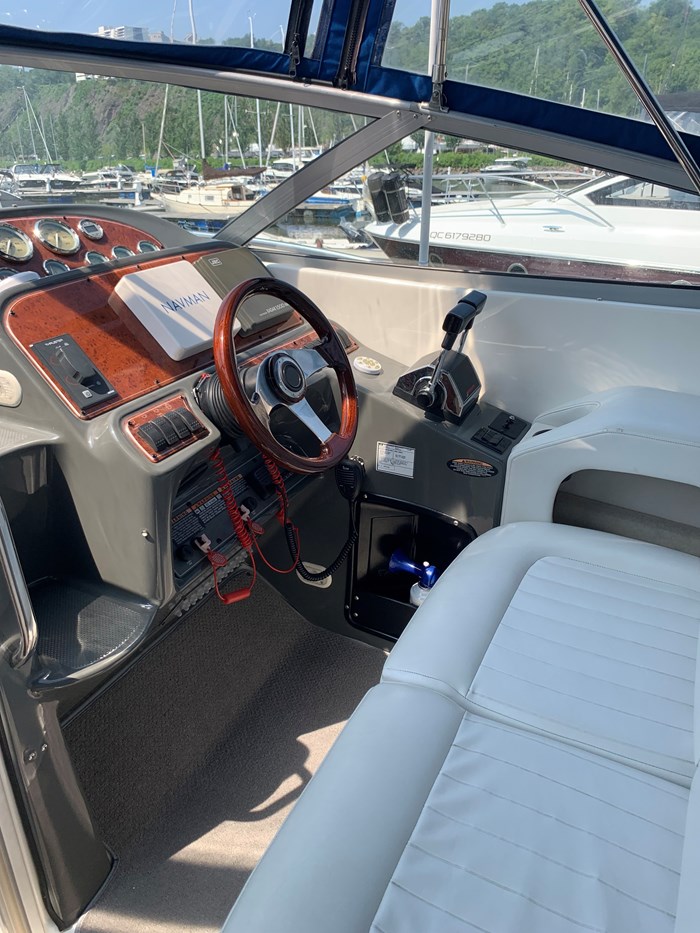 2005 Bayliner 305 Photo 12 of 28
