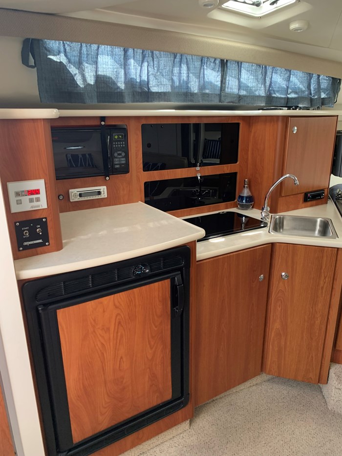 2005 Bayliner 305 Photo 19 of 28