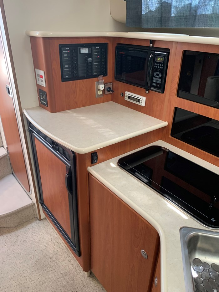 2005 Bayliner 305 Photo 20 of 28