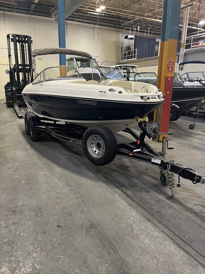2016 Stingray 208LR Photo 3 of 6