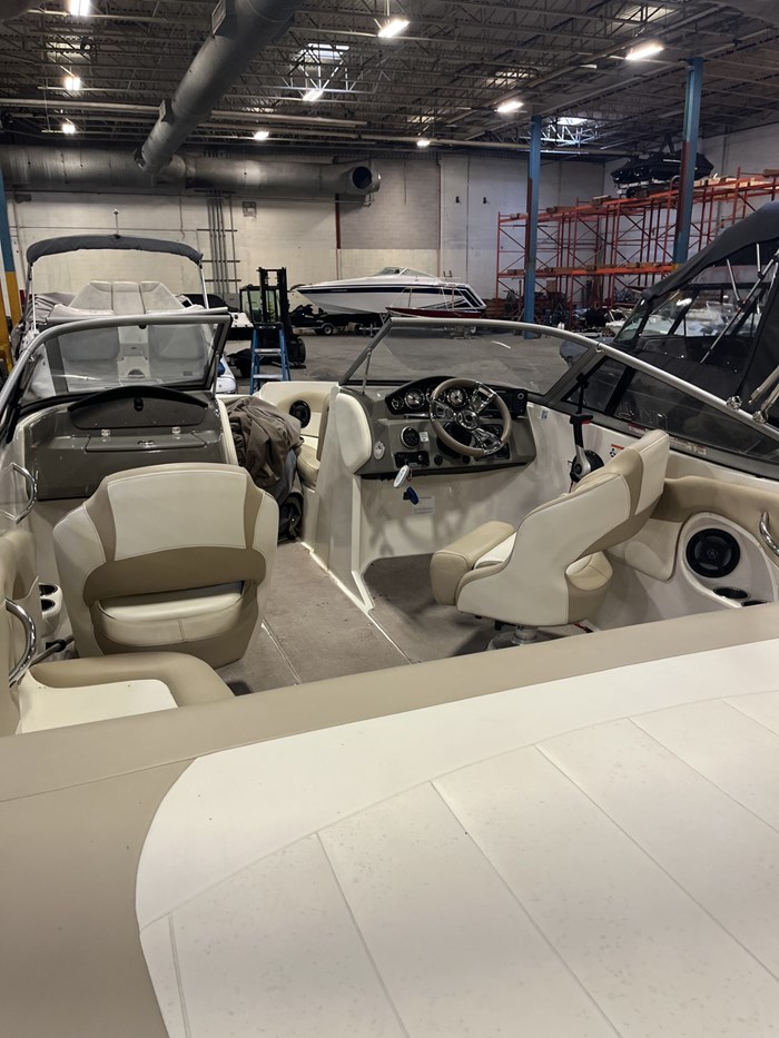 2016 Stingray 208LR Photo 4 of 6