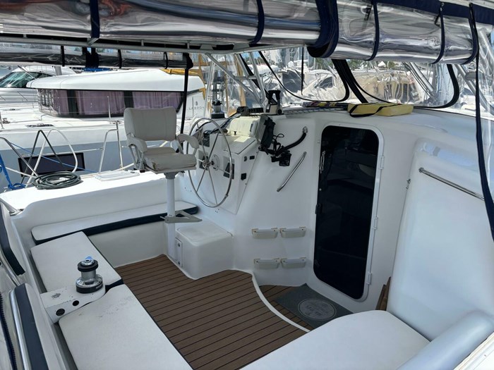 1999 Manta 40 Photo 10 of 41