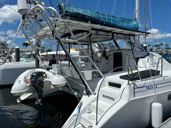 1999 Manta 40 Photo 4 of 41