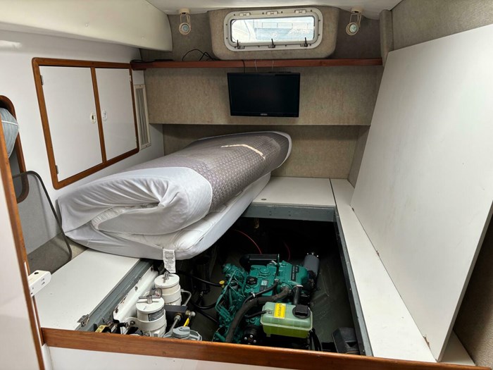 1999 Manta 40 Photo 32 of 41