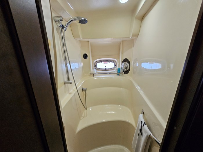 2005 Sea Ray Sundancer 48 Photo 28 of 45