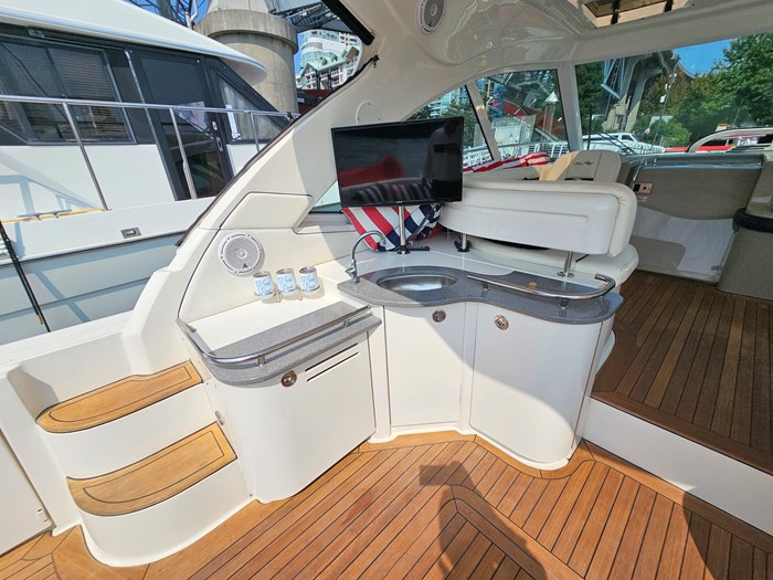 2005 Sea Ray Sundancer 48 Photo 11 of 45