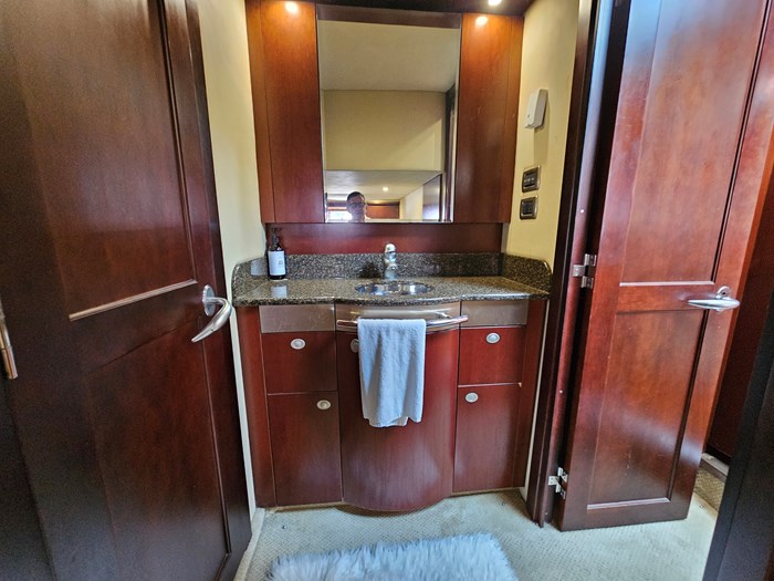 2005 Sea Ray Sundancer 48 Photo 31 of 45