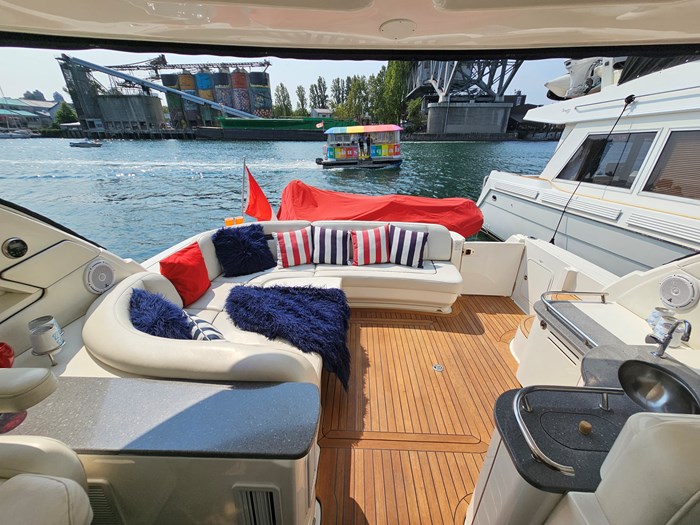 2005 Sea Ray Sundancer 48 Photo 13 of 45