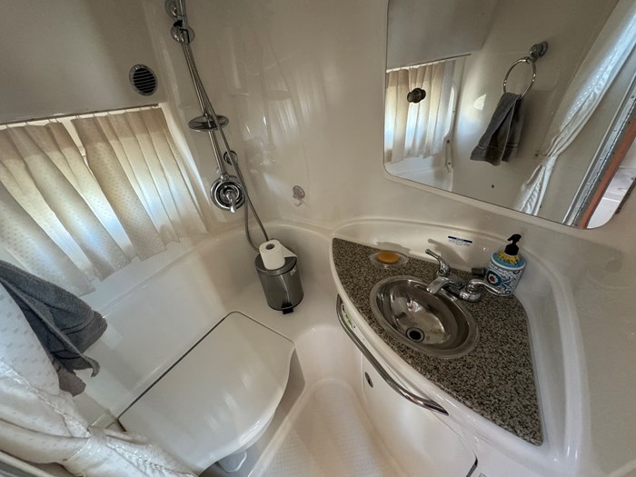 2005 Chaparral 330 Signature Photo 11 of 16
