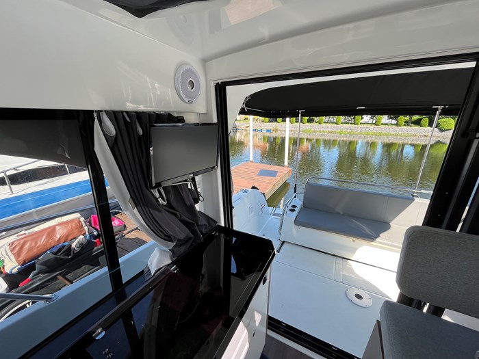 2019 Beneteau Antares 27 Photo 7 of 23