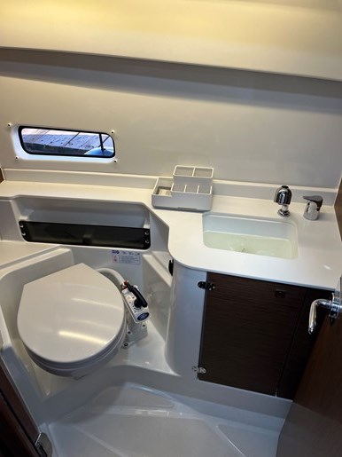 2019 Beneteau Antares 27 Photo 15 of 23