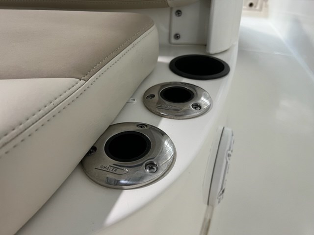 2019 Boston Whaler 240 Dauntless Photo 12 of 27