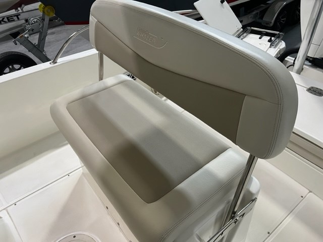 2019 Boston Whaler 240 Dauntless Photo 17 of 27